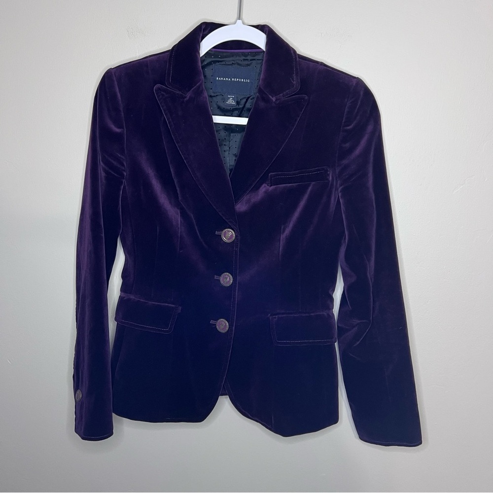 Banana Republic Women’s Purple Velvet Blazer size 2 Petite